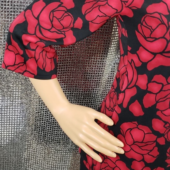 Black + Red Rose No-Wrinkle Zip-Up Top Valentines - Picture 3 of 4